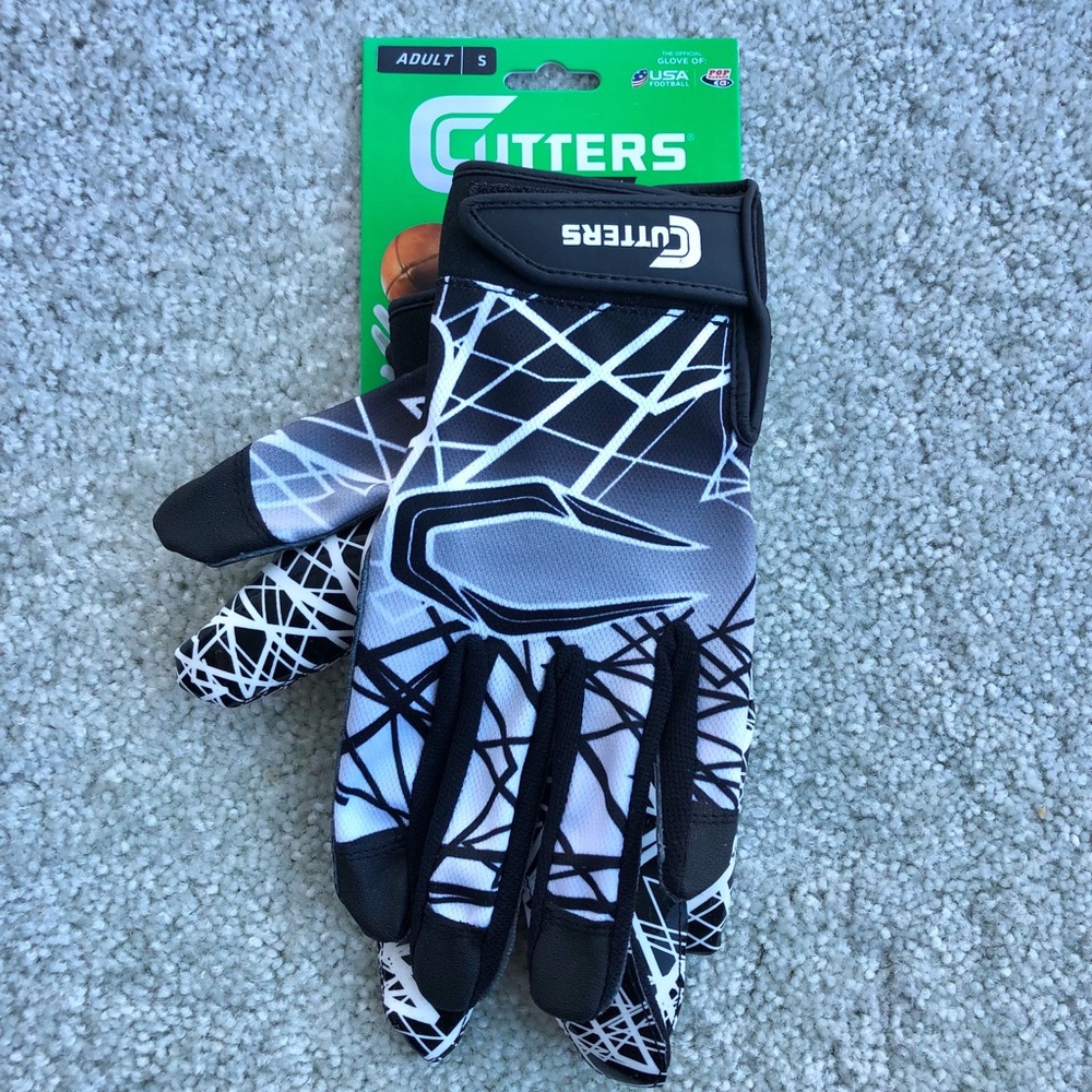 BRAND NEW - Cutters Adult size (S) football gloves